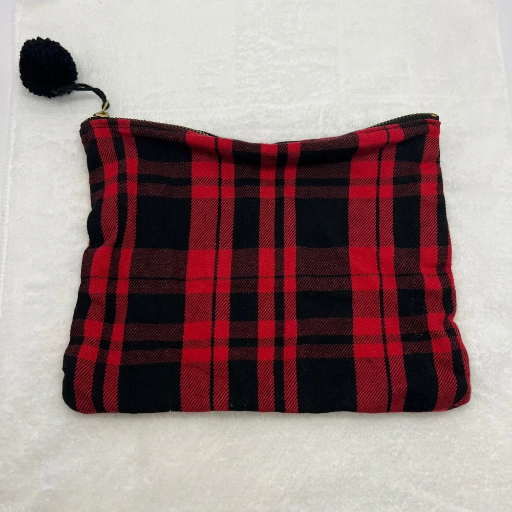 Plaid Pouch Women OS Red‎ Black Flannel Pom-Pom Zipper Clutch Travel Makeup